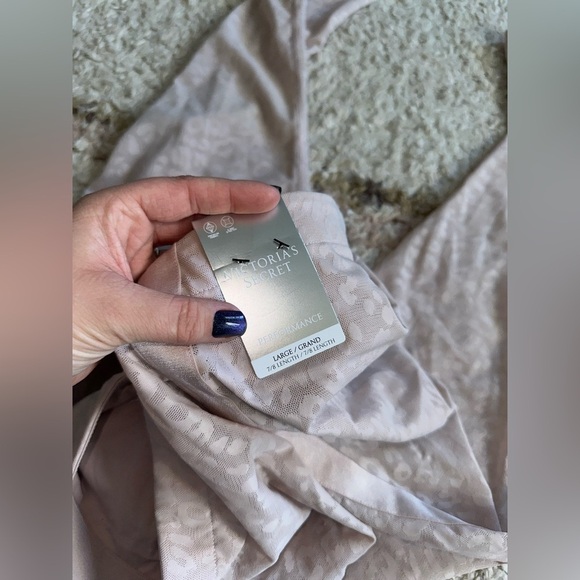 Victoria’s Secret 7/8 High Rise Performance Tight Cheetah Print NWT - Picture 11 of 16